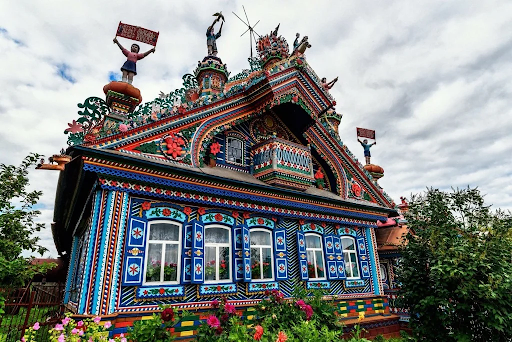 Деревня хоббитов, теплица, пионерлагерь — 10 самых необычных отелей недалеко от Москвы