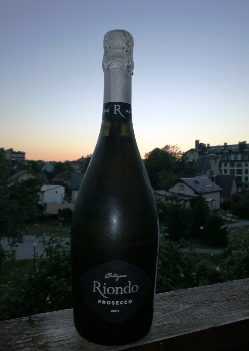 Riondo prosecco doc frizzante. Вино Riondo Prosecco. Вино Просекко Риондо Экстра драй. Просекко Риондо брют. Просекко doc Риондо.