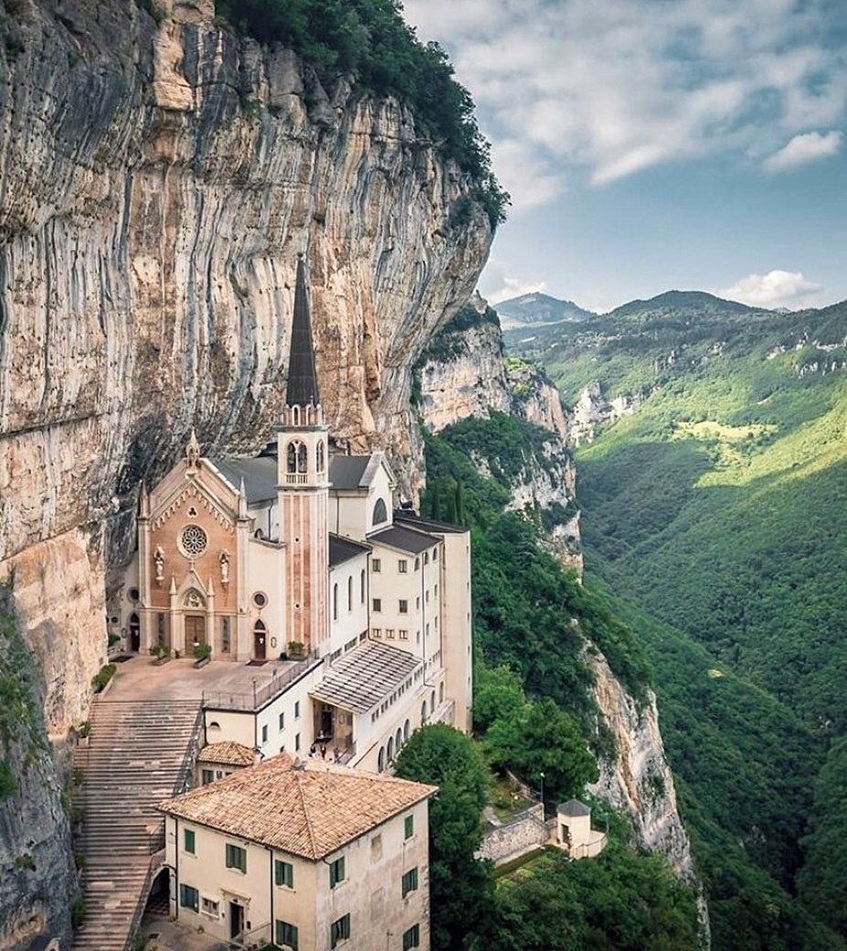 Церковь Мадонна делла Корона, Италия 🇮🇹 

