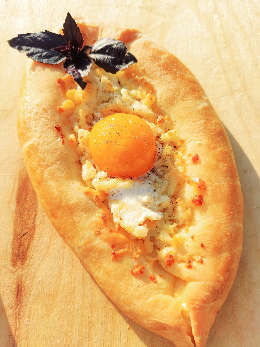 Хачапури по-аджарски