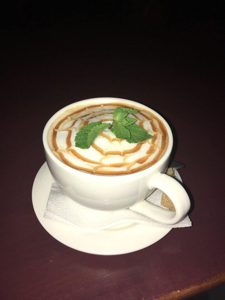 Капучино с соленой карамелью.