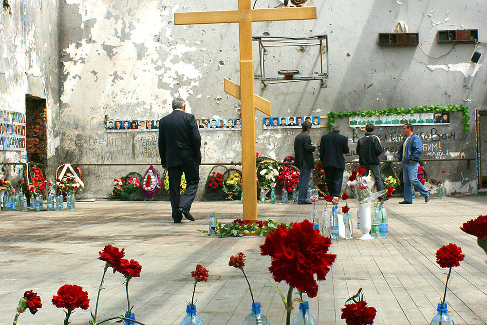 Трагедия. Беслан Северная Осетия сентябрь 2004. Беслан теракт в школе 2004.