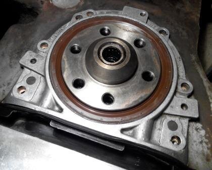 ЗАДНИЙ САЛЬНИК ДВИГАТЕЛЯ