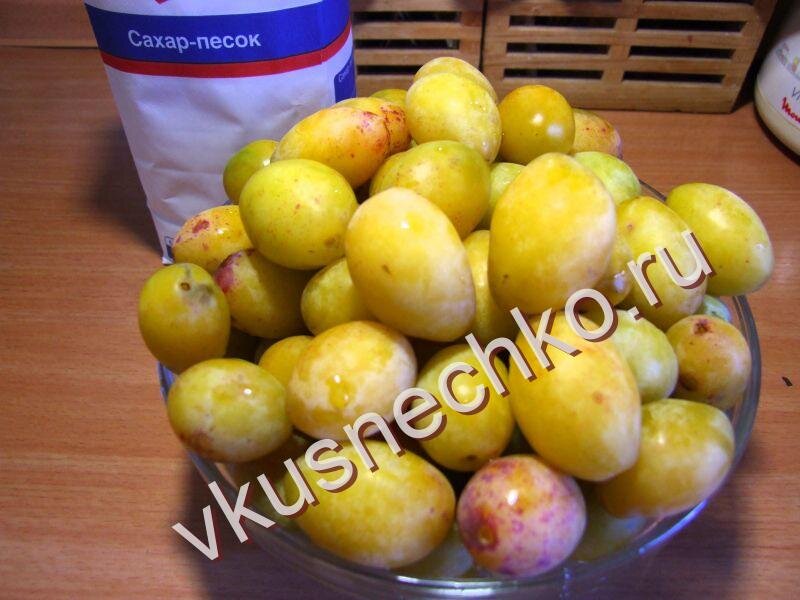 Сливовый джем, ингредиенты для приготовления. 