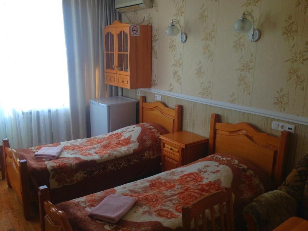 Стандартный номер с двумя кроватями за 2 700 рублей в сутки с завтраком