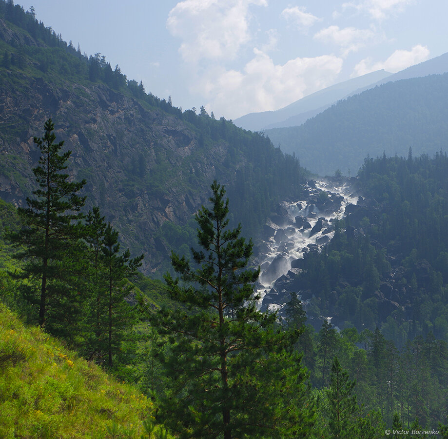 Большой Чульчинский водопад, более известный как Учар, считается одной из самых труднодоступных достопримечательностей не только Алтая, но и всей России.-2
