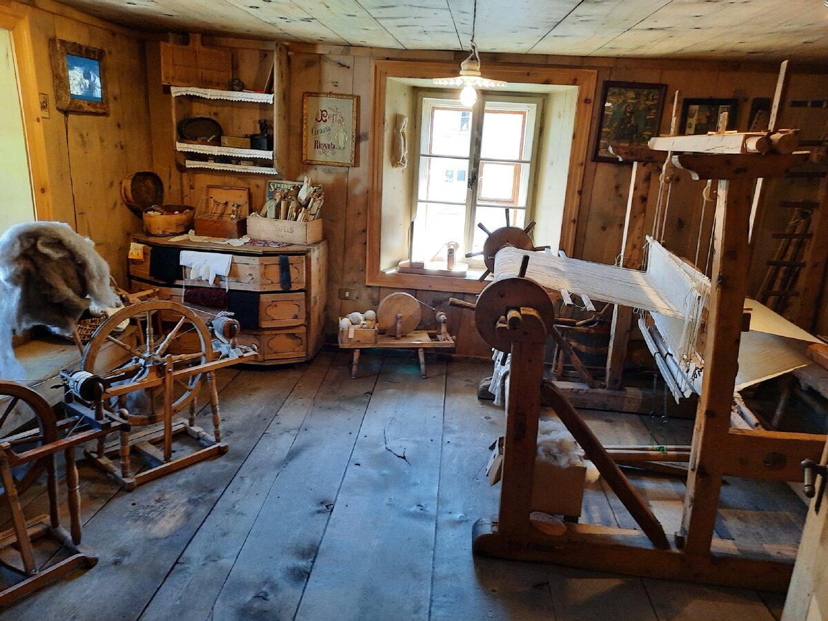 Шикарная мастерская!  Здесь даже проводят показательные уроки раз в неделю.