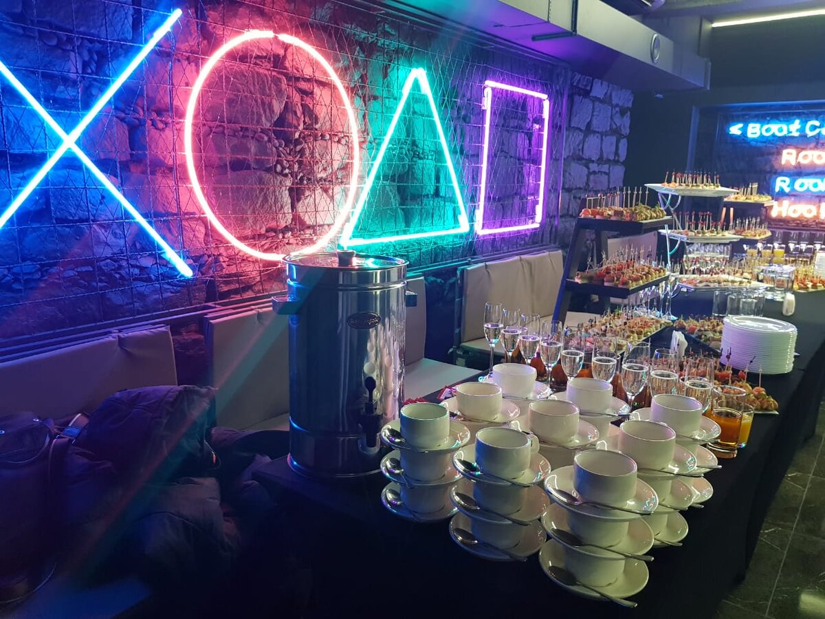 Шведский стол в "Overhit Arena"