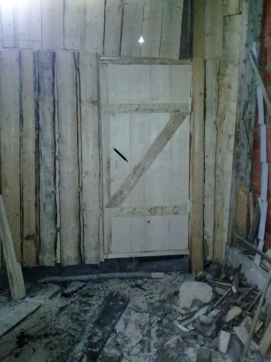 Дверь в предбанник изготовлена и установлена-ура!