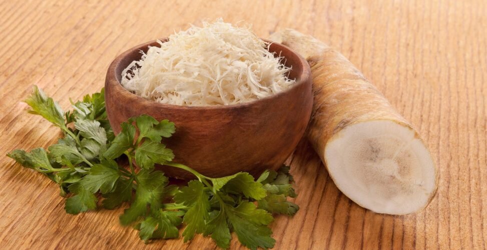 Хрен легче натереть, если оставить его на ночь в холодной воде.