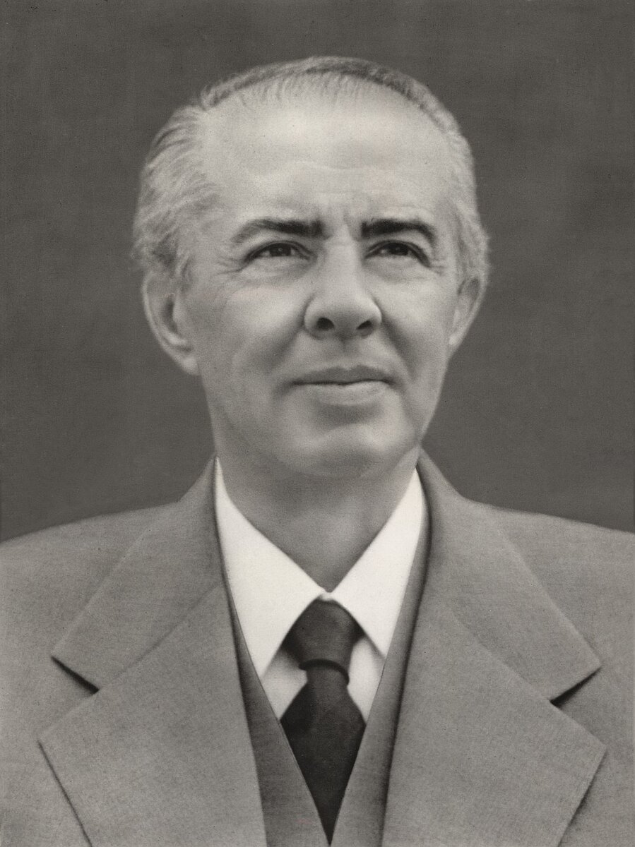 Албанский диктатор энвер ходжа. Биография ходжа. Биография ходжа. Энвер халиль ходжа. Биография ходжа.