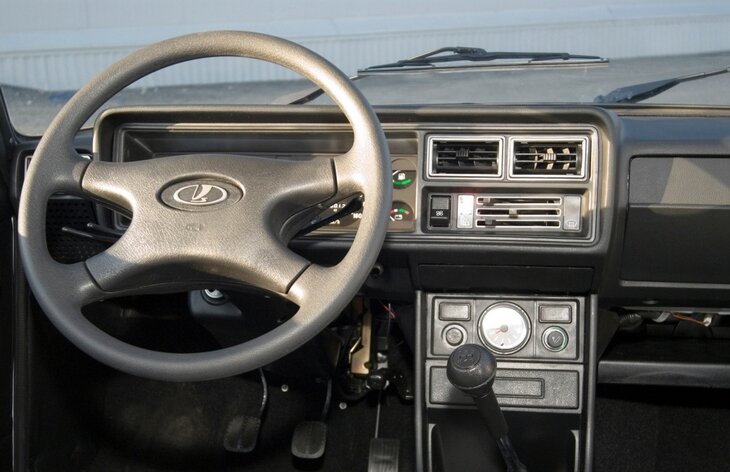 Интерьер седана ВАЗ-2107, 1982–2012