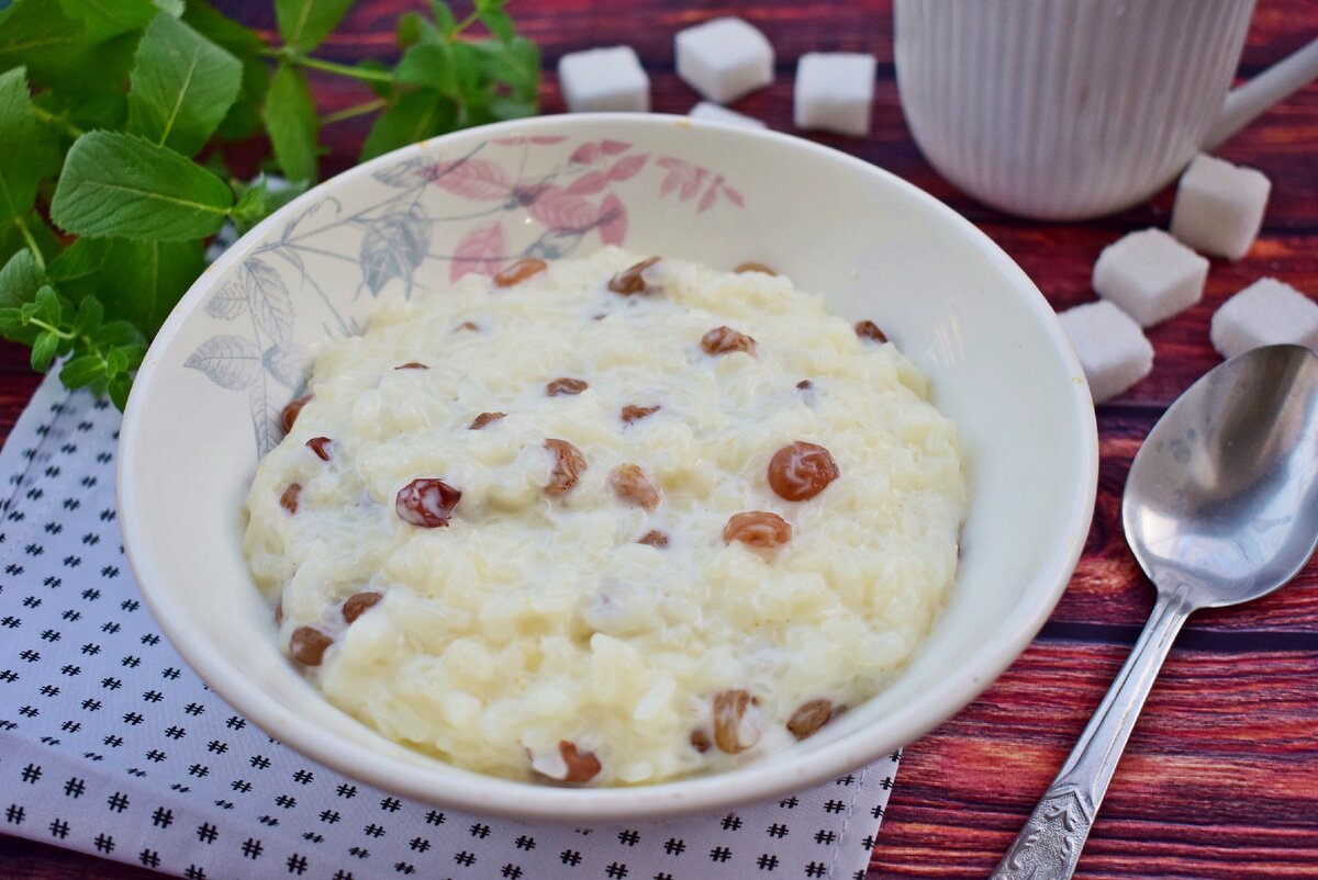 Как приготовить рисовую кашу с изюмом в горшочке