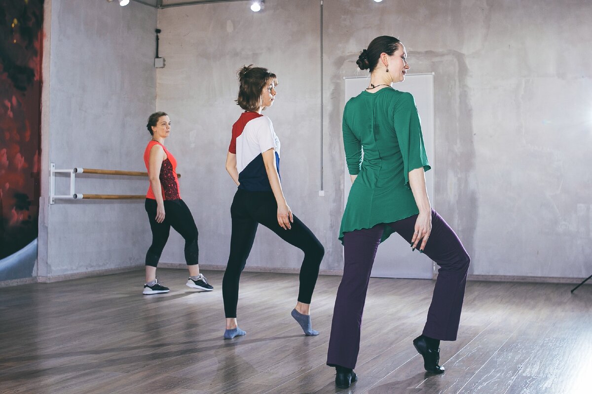 Занятия джазом во взрослой группе с хореографом Ренатой Белоусовой