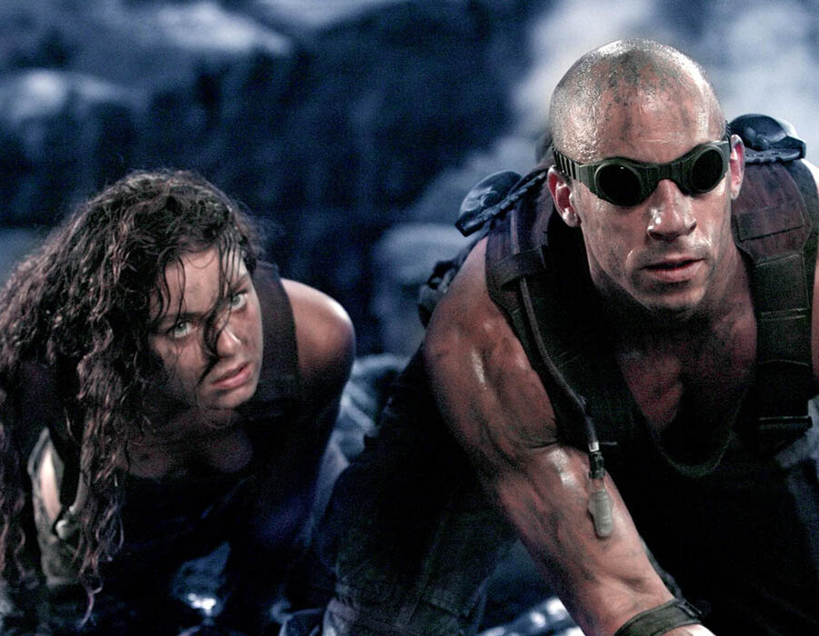 Боевик фантастика спорт. Хроники Риддика 2004. Хроники Риддика фильм 2004. Вин дизель хроники Риддика. Вин дизель хроники Риддика 2.