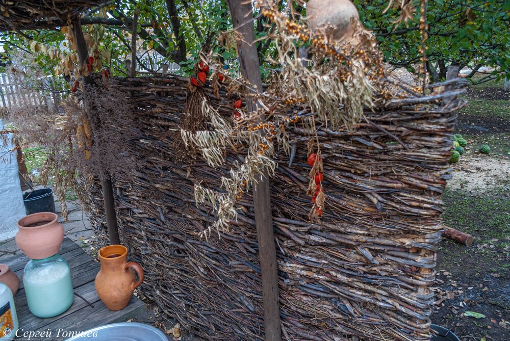 Казачий курень и его забор