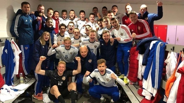 Юношеская сборная после победы над поляками 4:0 на предварительной стадии отбора