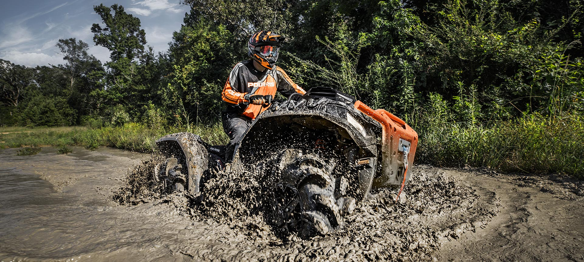 Квадроцикл Polaris Hight lifter используется в формате гряземеса