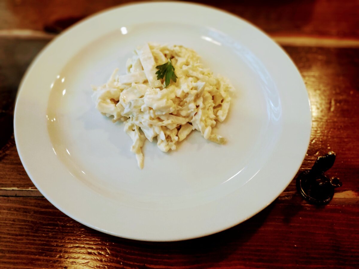 Салат "Фемида" с кальмарами 95гр. (по меню комплексного обеда за 277₽) 