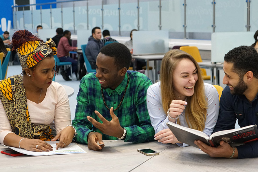 Иностранные студенты в российских вузах. Иностранные студенты изучают русский язык. Иностранные студенты в россии. Иностранные студенты образование. Иностранные студенты.