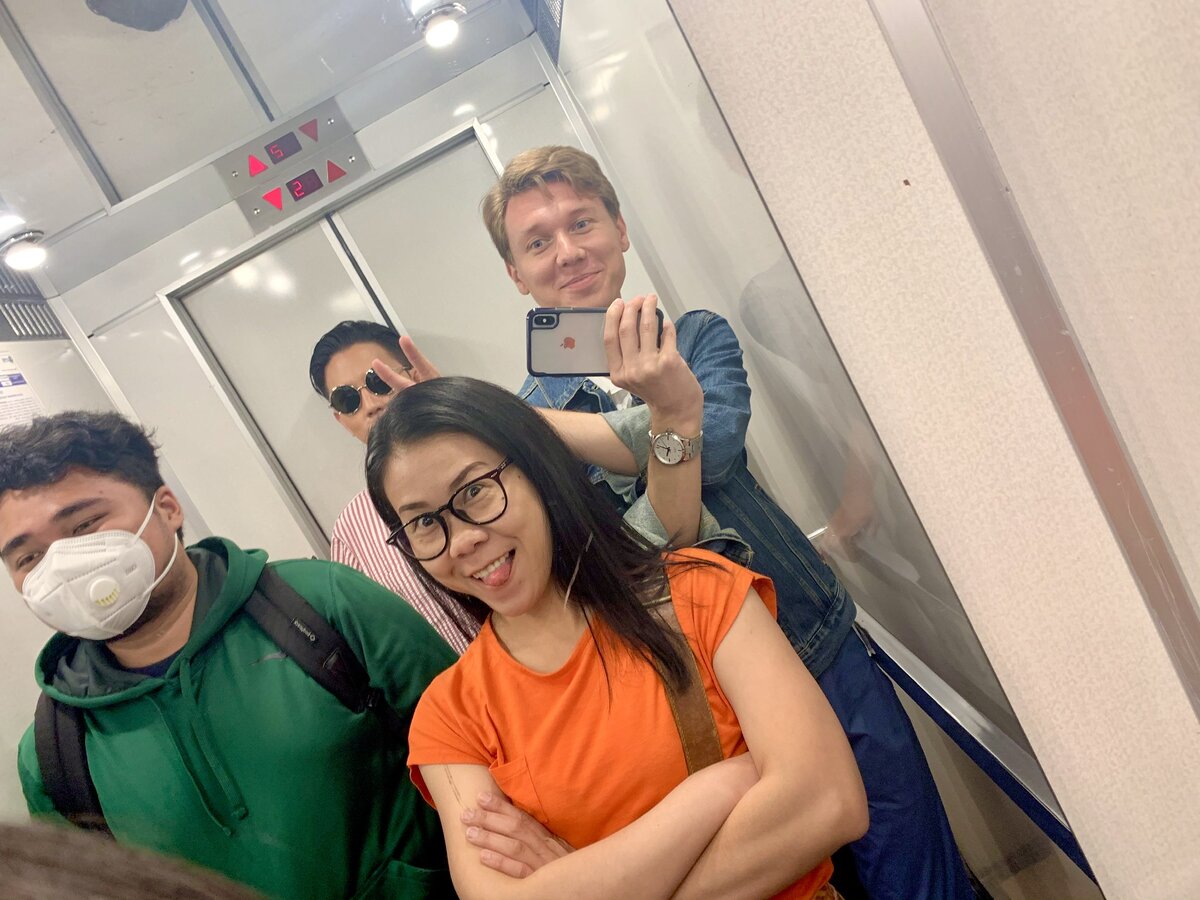 С индонезийскими друзьями в Москве. Фото автора.