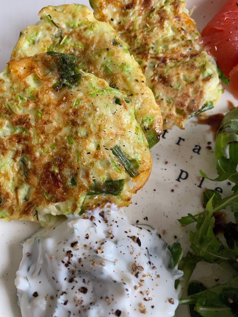 Оладьи из цукини приготовлены мной как раз с рисовой мукой