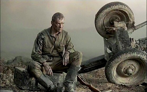 Здесь и далее по тексту размещены кадры из сериала «Штрафбат» (2004 год; режиссёр	– Николай Досталь, автор сценария – Эдуард Володарский)