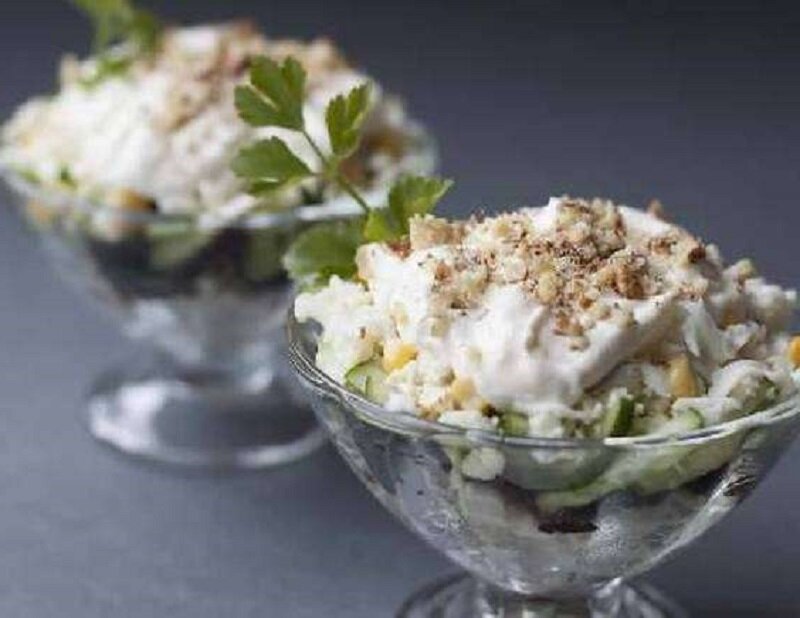Салат куриный с орехами