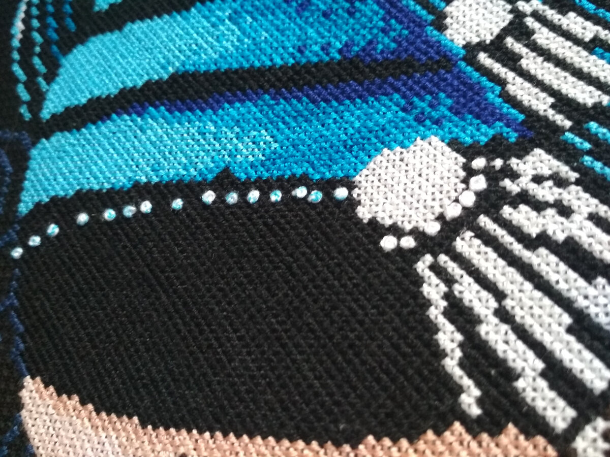 По китайской схеме, узелков нет, но я все же их добавила, они придают завершенный вид картины