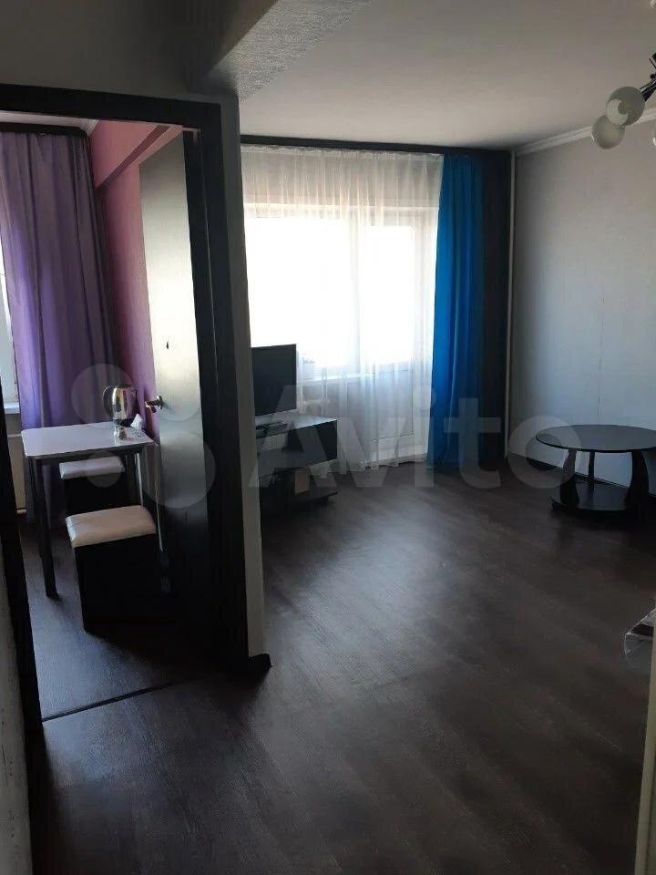 Другая -- вот такая