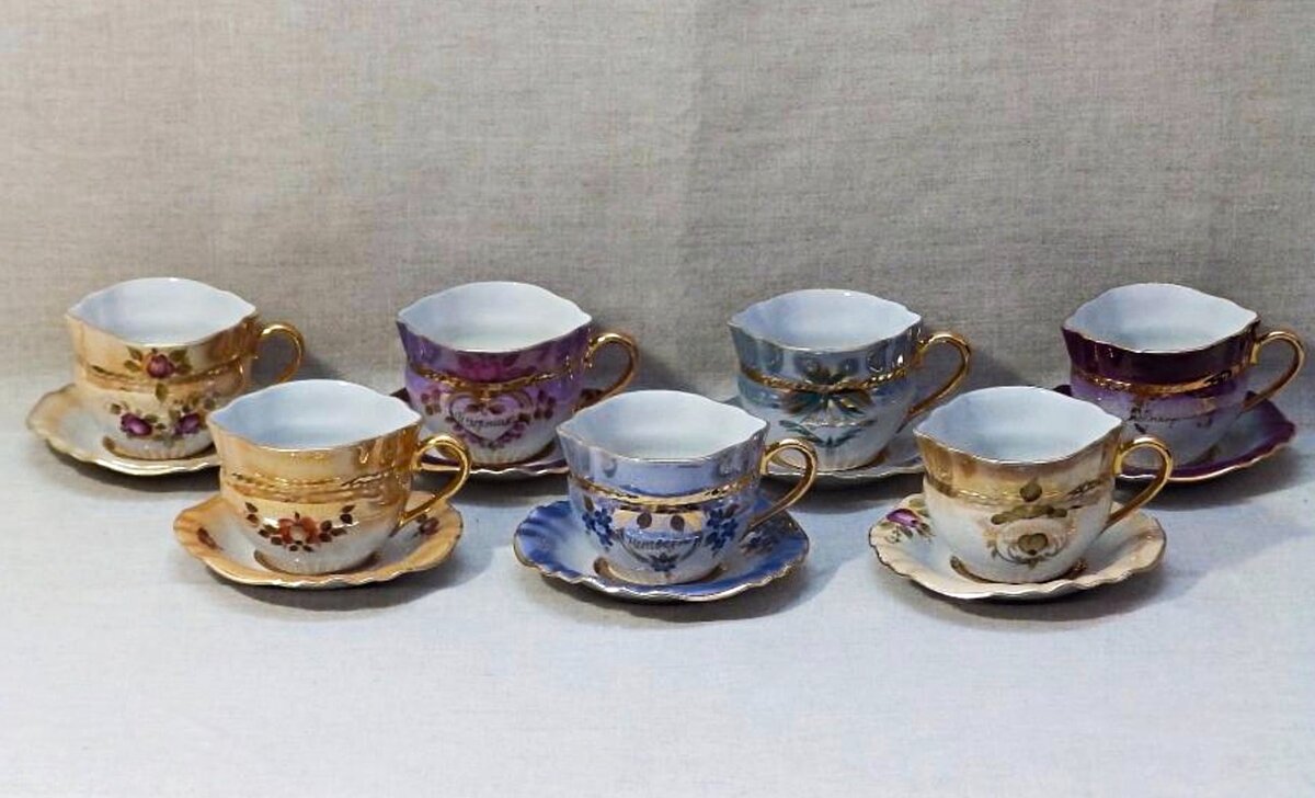 Чайный набор «Неделька» из 7 чайных пар, фарфор, СССР, Коростень, ручная роспись. Фото: auction.ru