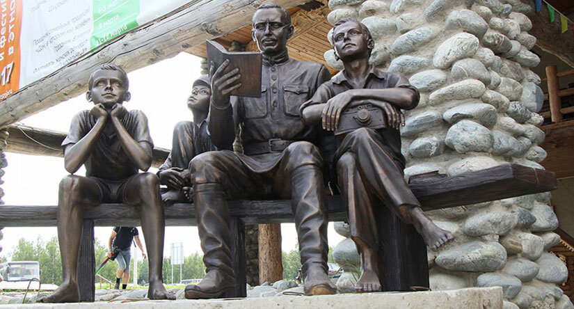 Памятник Антону Макаренко в ЭТНОМИРе, Калужская область 