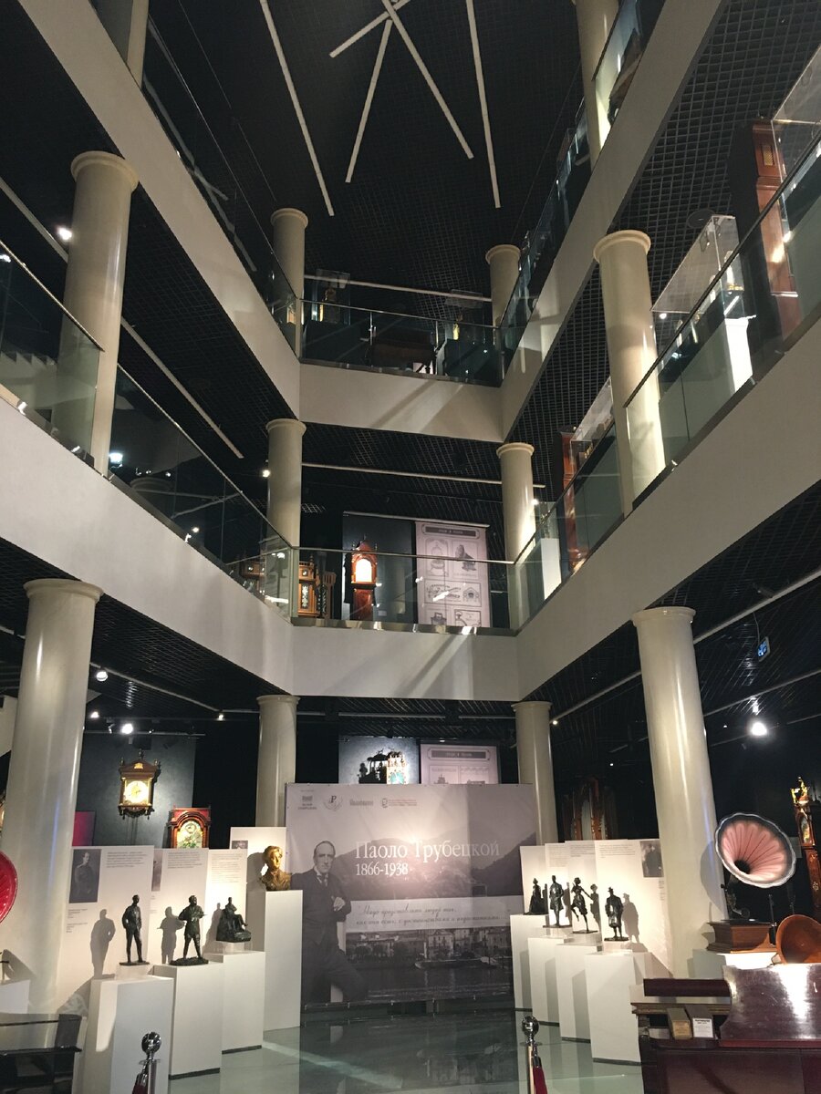 Открытая часть выставки на первом этаже музея