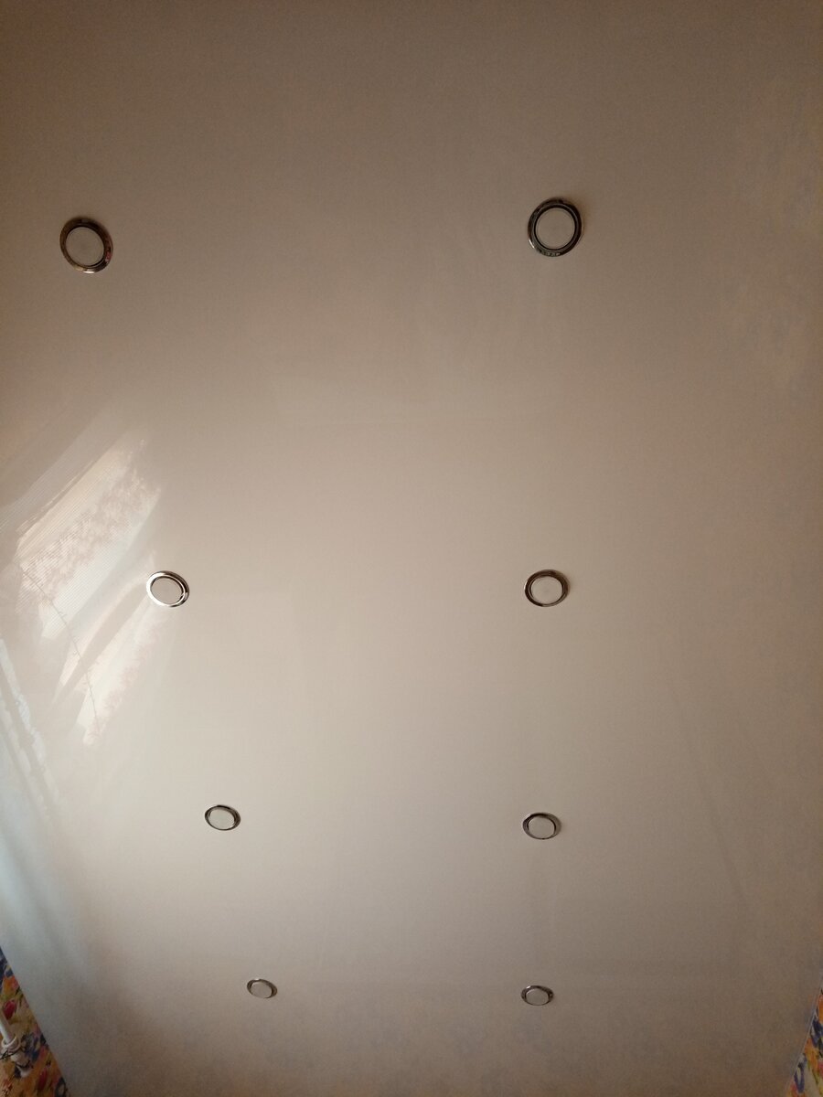 потолок в спальне