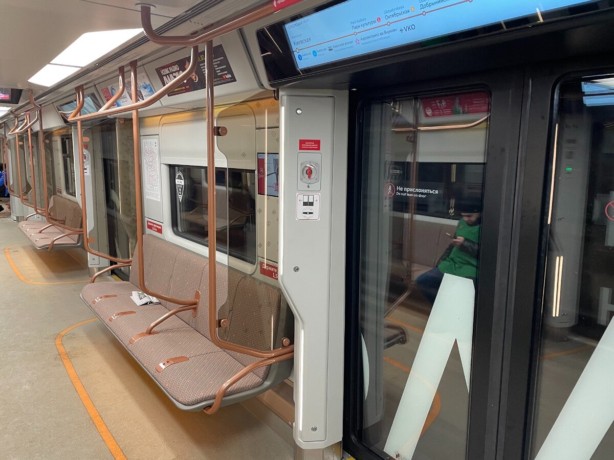 Двери панорамные, как нынче модно. Главное – не делайте такие же у себя на лоджию))). Фото автора 