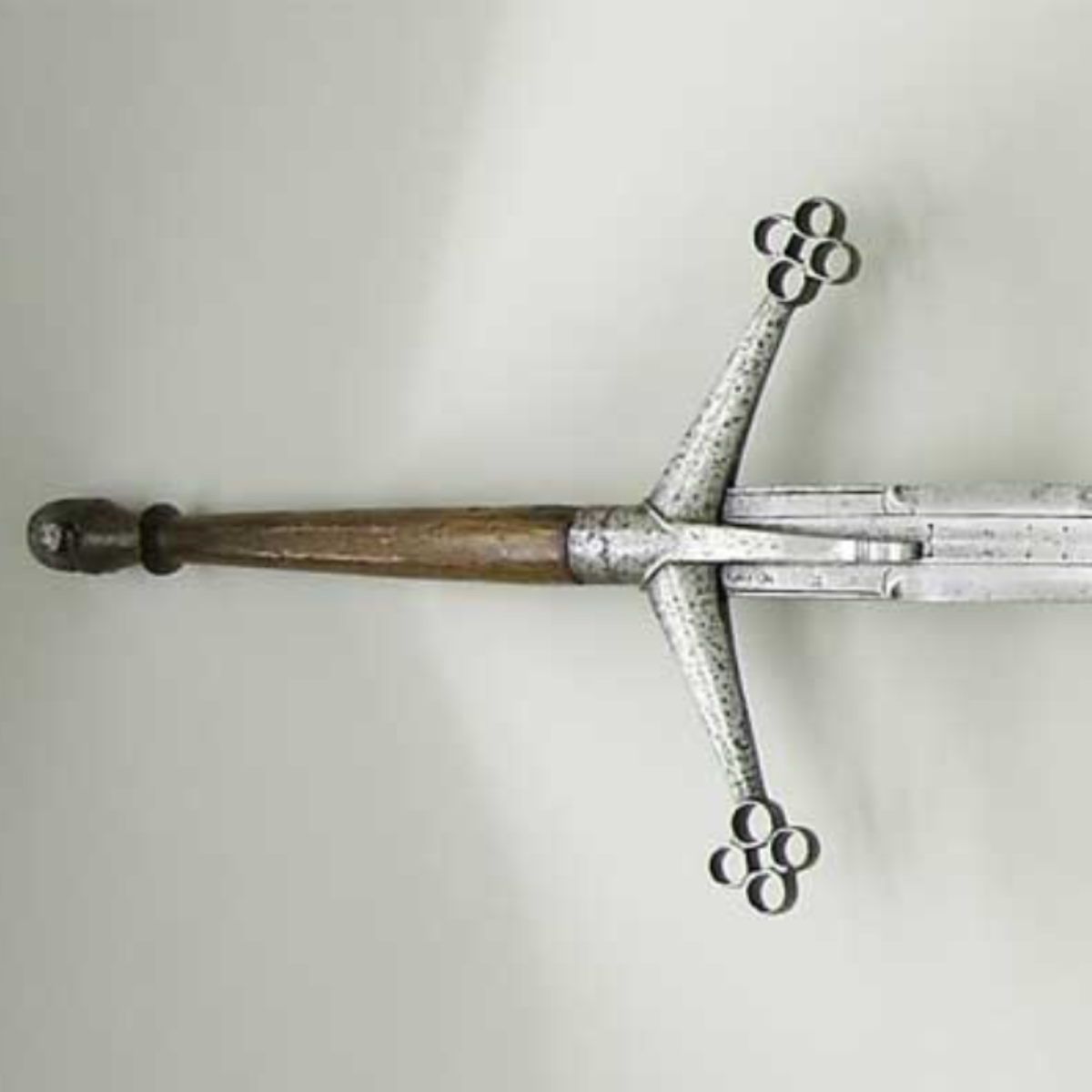  Рукоятка клеймора. 