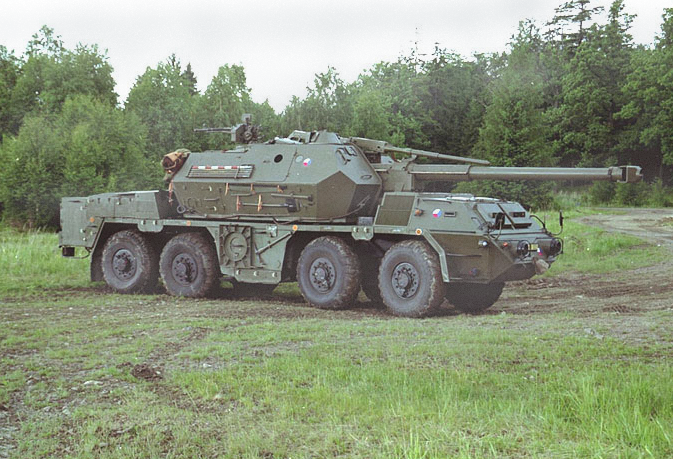 152-мм самоходная колесная гаубица «DANA».