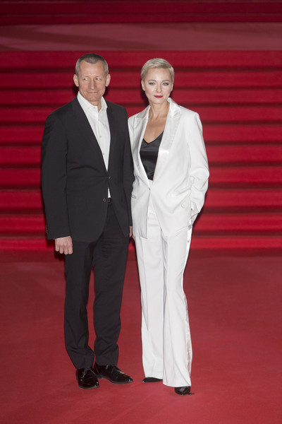 Пара поженилась после восьми лет романа