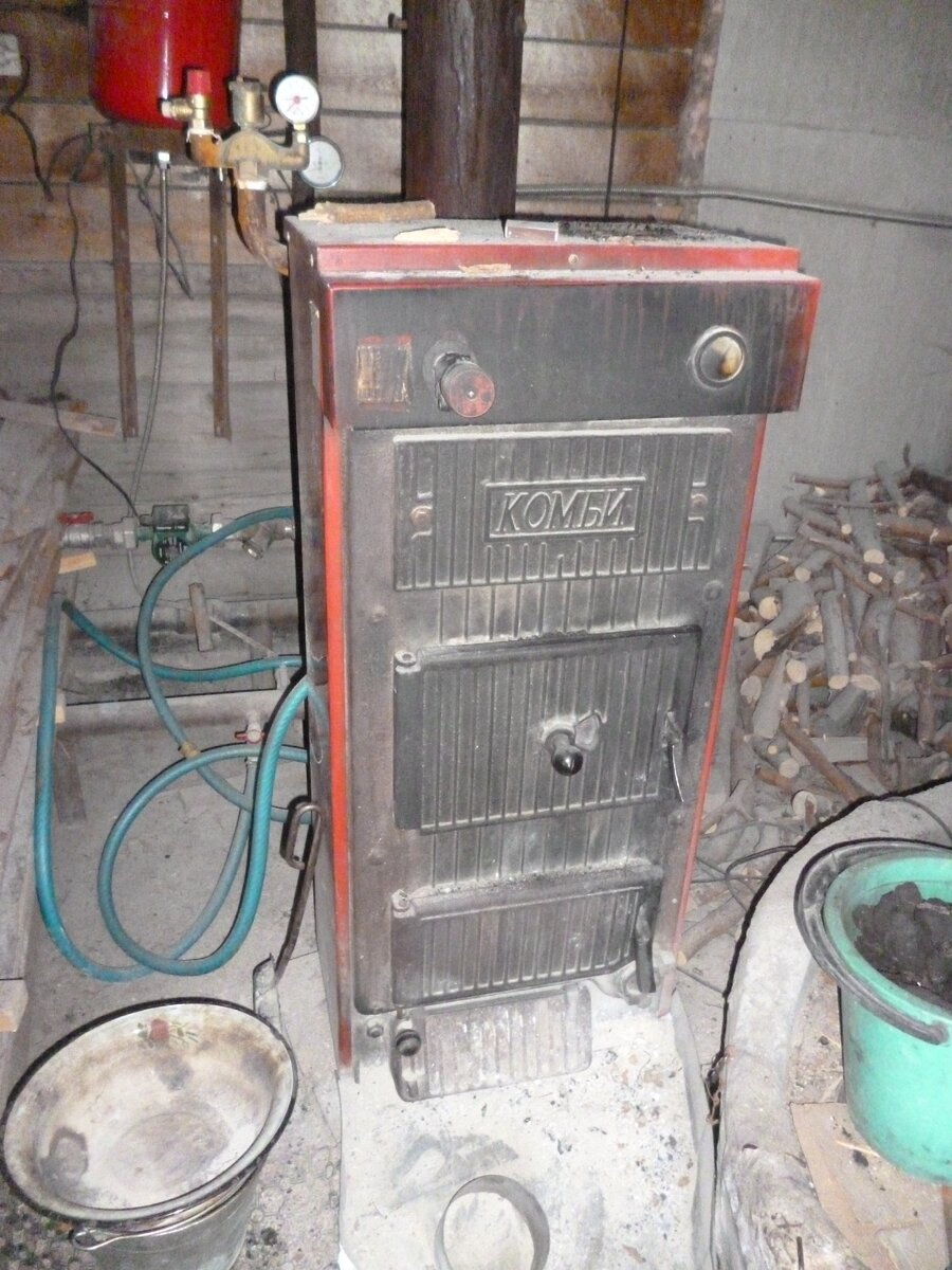 Котел в топочной.