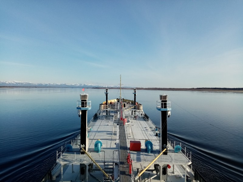 река Лена. С борта танкера "Ленаннефть-2031". Верхоянский хребет. 11 октября 2020г. Фото Сергей Урядников, Самарский филиал ВГУВТ