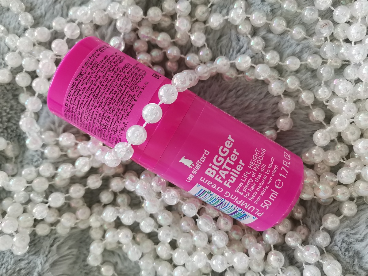 Это крем для волос. Есть ещё пенка. Эффект одинаковый. Крем удобнее возить с собой. Сразу скажу, что пенка-мусс мне больше понравилась, потому что использовать привычнее.