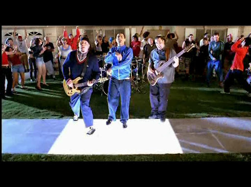 Фото: скриншот клипа AAF - Smooth Criminal