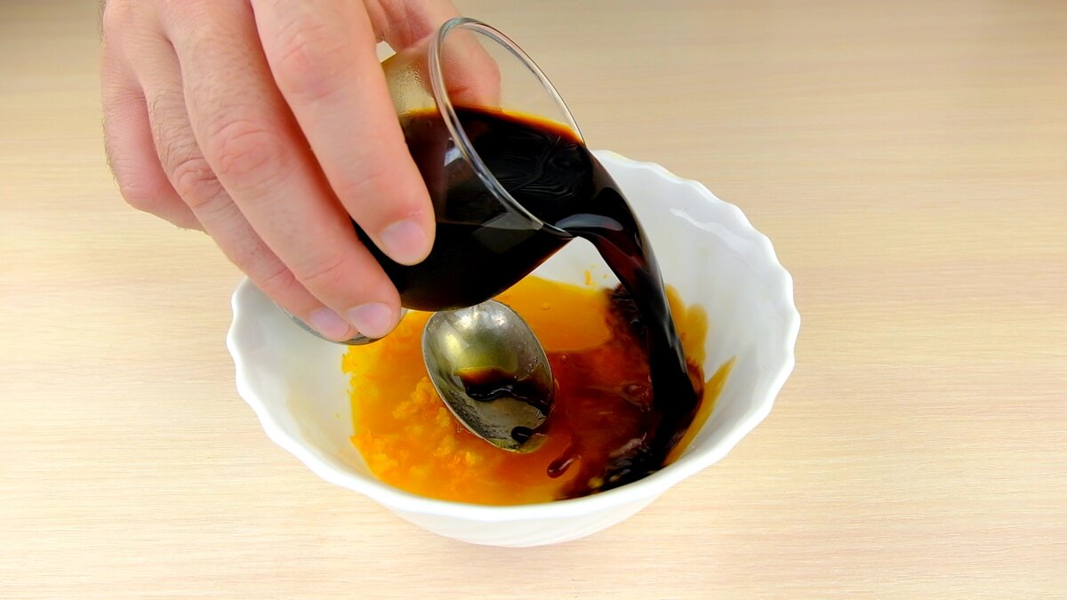 Курица целиком в медовой глазури, фаршированная апельсинами