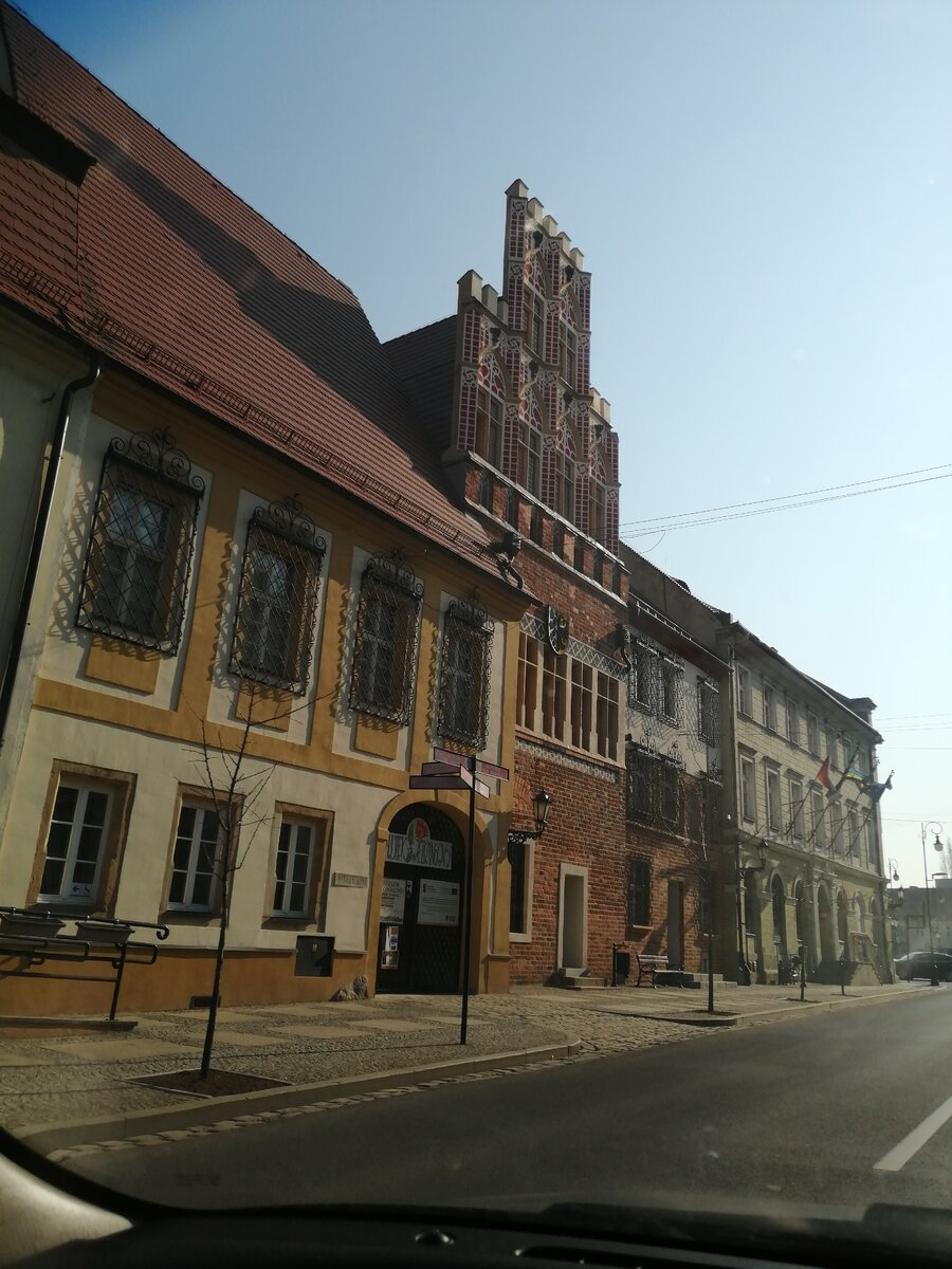 Sroda Slaska - один из маленьких городков - ратуша (фото автора)