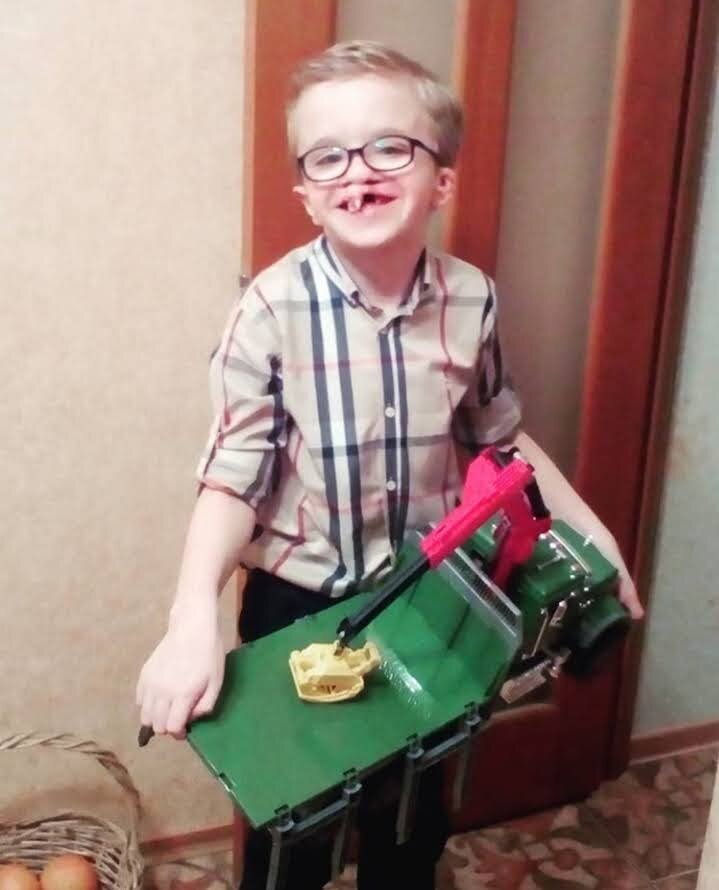 Антон стал сыном Галины, когда ему было 7,5 лет.