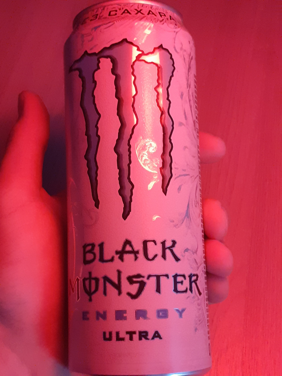 Это "BLACK MONSTER ENERGY ULTRA" на нашем языке белый 