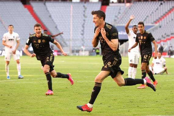 Роберт Левандовски побил рекорд Герда Мюллера