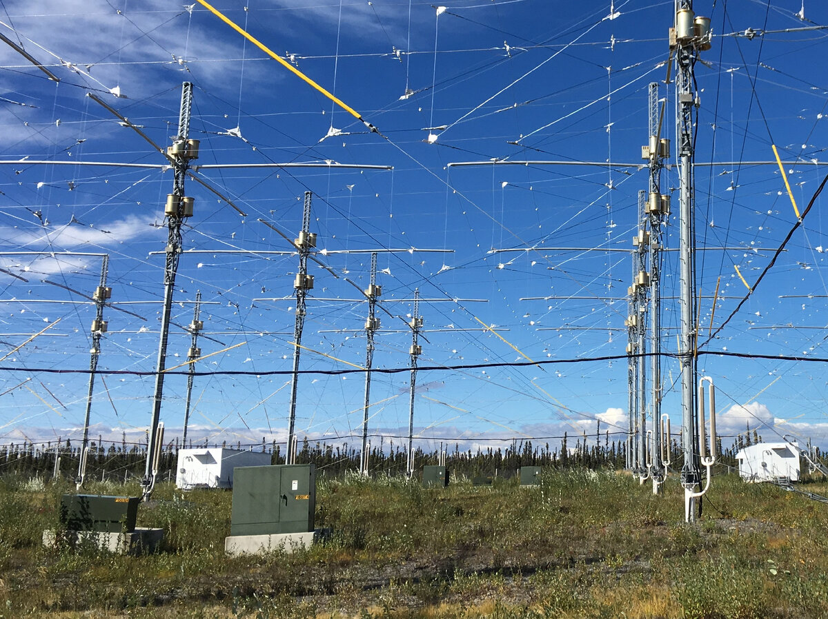 Антенные поля установки HAARP США (фото из свободного доступа)