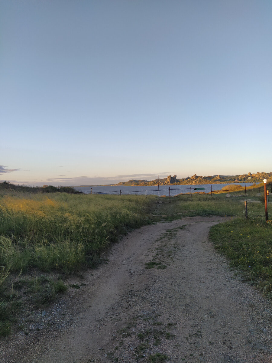 Куда нибудь далеко-далеко, за горизонт.