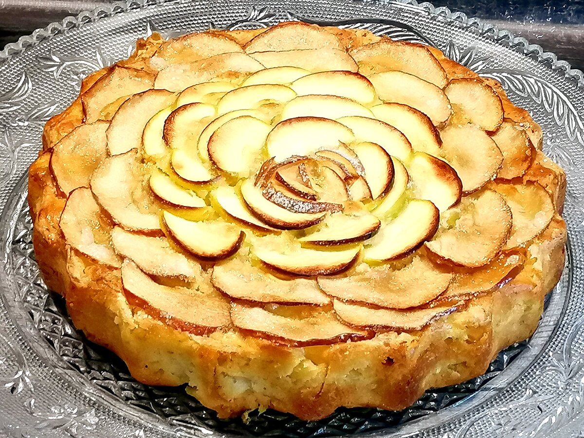 Шарлотка с яблоками